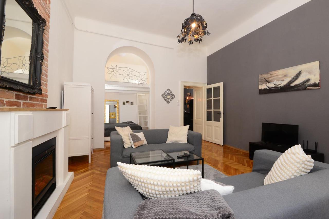 Your Place Apartman Budapest Bagian luar foto