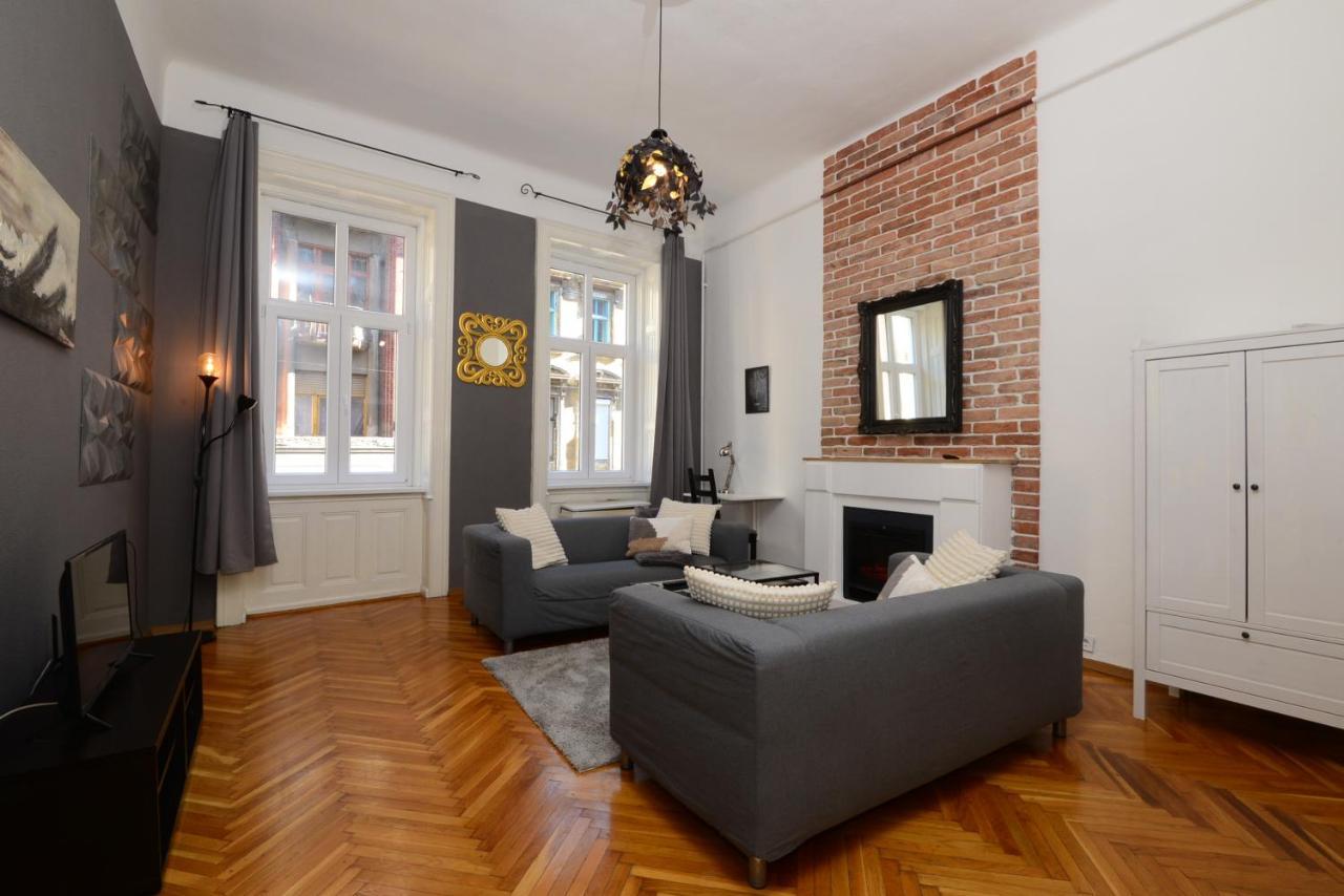 Your Place Apartman Budapest Bagian luar foto