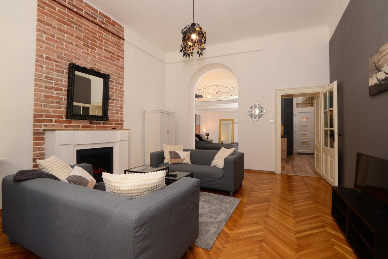 Your Place Apartman Budapest Bagian luar foto